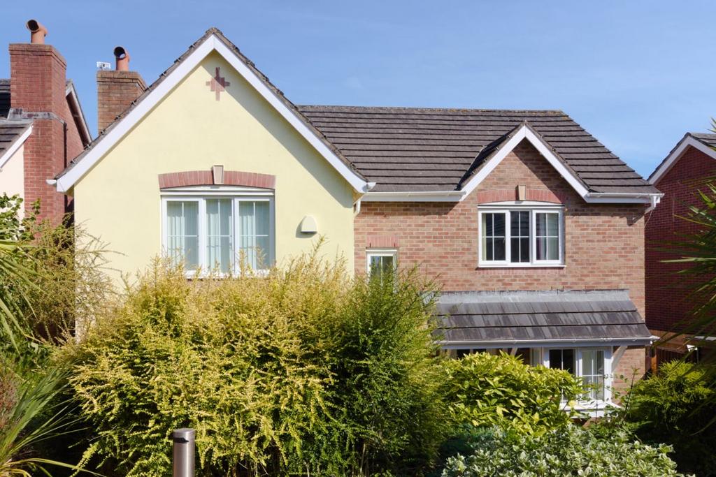4 bedroom detached house for sale in Barry on OnTheMarket