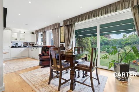2 bedroom detached bungalow for sale, Chelsworth Crescent, Southend-on-sea, Essex, SS1 3EF