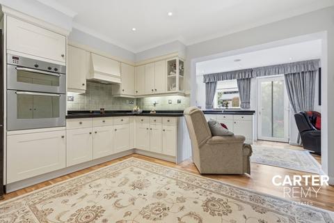 2 bedroom detached bungalow for sale, Chelsworth Crescent, Southend-on-sea, Essex, SS1 3EF