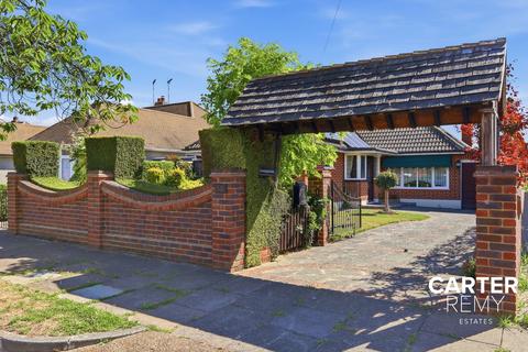 2 bedroom detached bungalow for sale, Chelsworth Crescent, Southend-on-sea, Essex, SS1 3EF