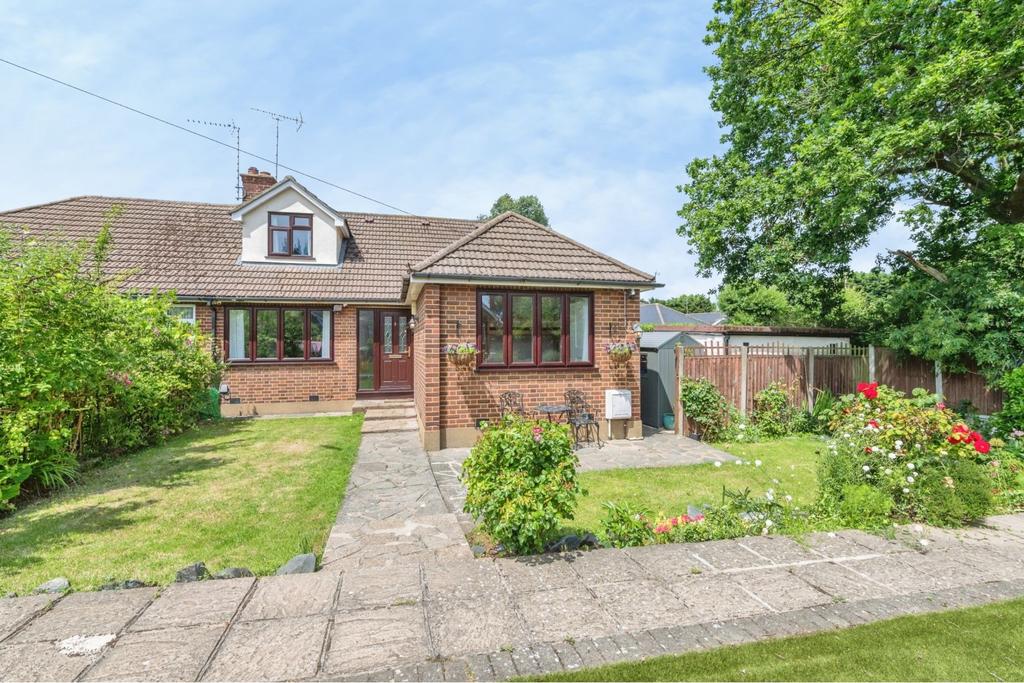 3 bedroom semi-detached house for sale in Brentwood on OnTheMarket