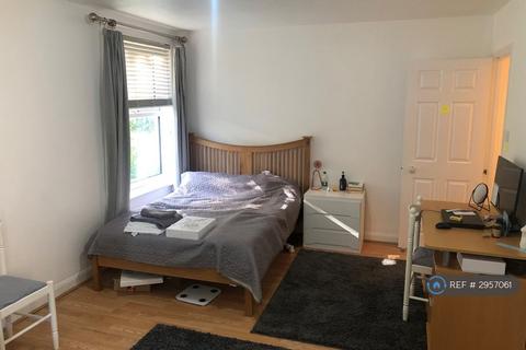 Studio to rent, Paxton Road, London, SE23
