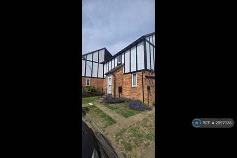 2 bedroom end of terrace house to rent, Buttermere Close, Feltham, TW14