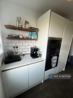 2 bedroom end of terrace house to rent, Buttermere Close, Feltham, TW14