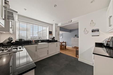 3 bedroom detached house for sale, New Cross Road, Guildford
