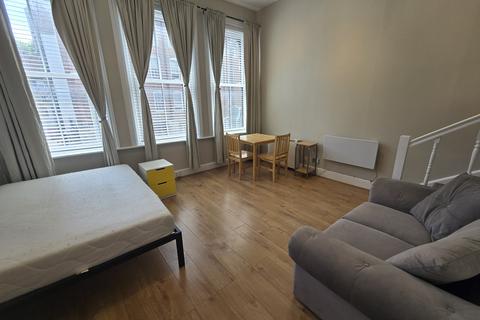 Studio to rent, Farringdon Road, London EC1R