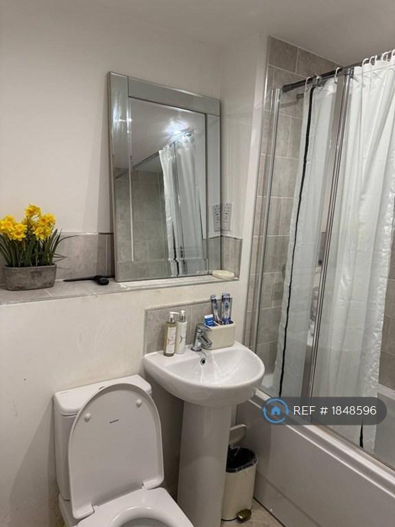 Apartment in Birmingham, West Midlands - More
