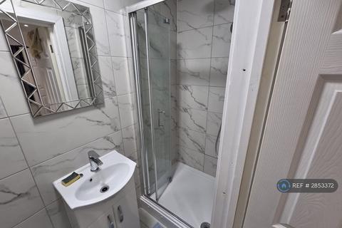 1 bedroom in a house share to rent, Green Lane, London, SW16