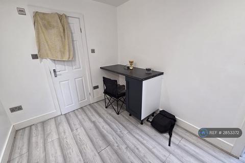 1 bedroom in a house share to rent, Green Lane, London, SW16