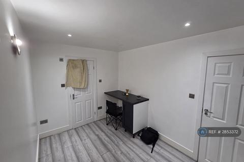 1 bedroom in a house share to rent, Green Lane, London, SW16