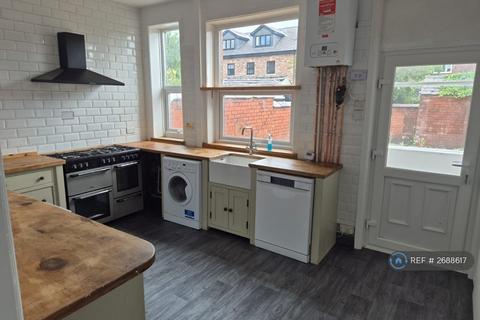 2 bedroom terraced house to rent, Searness Road, Manchester, M24