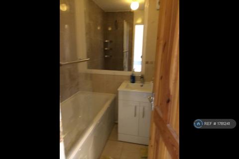 4 bedroom flat to rent, Brion Place, London, E14
