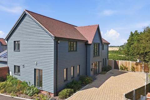 4 bedroom detached house to rent, Epping Lane, Stapleford Tawney RM4