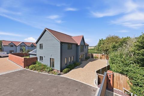 4 bedroom detached house to rent, Epping Lane, Stapleford Tawney RM4