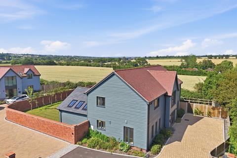 4 bedroom detached house to rent, Epping Lane, Stapleford Tawney RM4