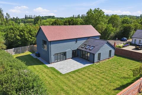 4 bedroom detached house to rent, Epping Lane, Stapleford Tawney RM4