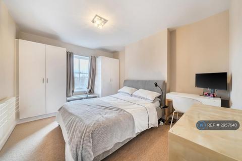 1 bedroom flat to rent, Station Parade, Balham, SW12