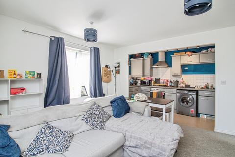 2 bedroom flat for sale, Cable Crescent, Woburn Sands, Milton Keynes, Buckinghamshire, MK17