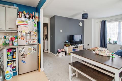 2 bedroom flat for sale, Cable Crescent, Woburn Sands, Milton Keynes, Buckinghamshire, MK17