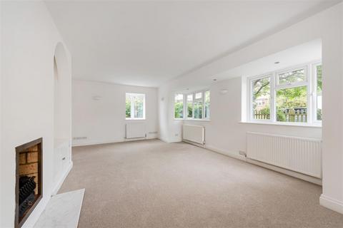 3 bedroom detached house for sale, Grove End Road, Farnham