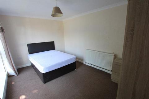4 bedroom end of terrace house to rent, Four Acres, Stevenage, Hertfordshire, SG1 3PL.