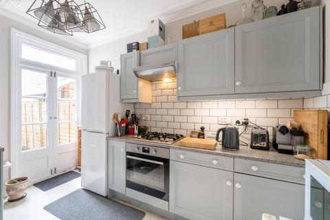 1 bedroom flat for sale, Churchill Road, London NW2