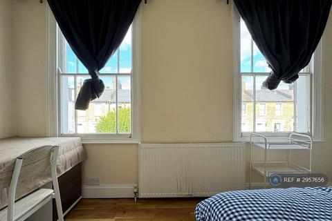 Studio to rent, Mercia Grove, London, SE13