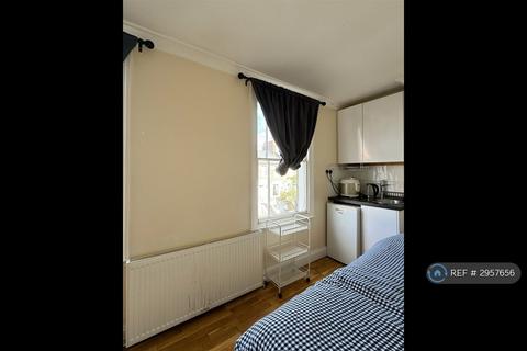 Studio to rent, Mercia Grove, London, SE13