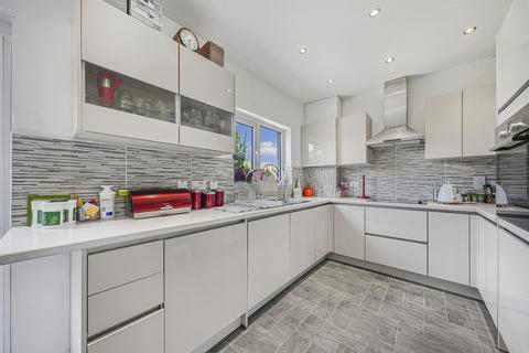 4 bedroom semi-detached house for sale, Harold Road, London E4