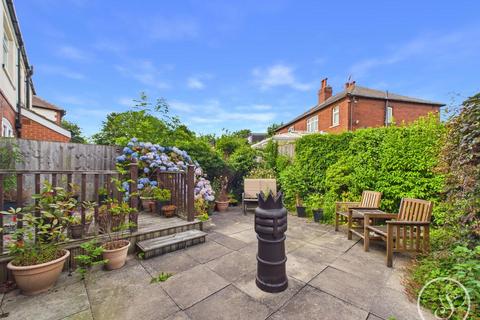 3 bedroom semi-detached house for sale, Plantation Avenue, Leeds