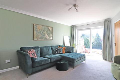 2 bedroom house for sale, Oxford Road, Redhill