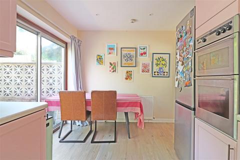 2 bedroom house for sale, Oxford Road, Redhill
