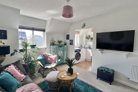 2 bedroom coach house for sale, Mullion Close, St. Austell