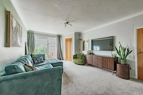 2 bedroom end of terrace house for sale, Oxford Road, Redhill