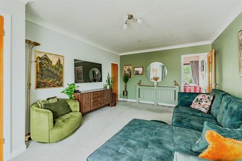 2 bedroom end of terrace house for sale, Oxford Road, Redhill