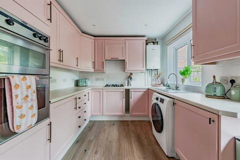 2 bedroom end of terrace house for sale, Oxford Road, Redhill