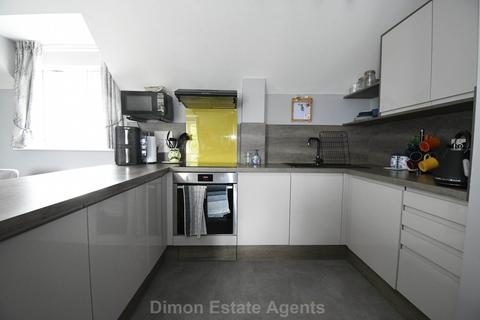 2 bedroom flat for sale, Tennyson Gardens, Gosport