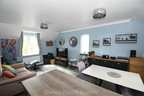 2 bedroom flat for sale, Tennyson Gardens, Gosport