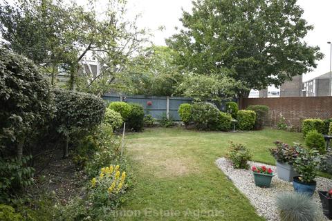 2 bedroom flat for sale, Tennyson Gardens, Gosport