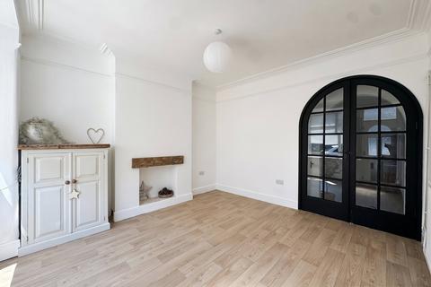 3 bedroom semi-detached house for sale, Kings Road, Loughborough LE12