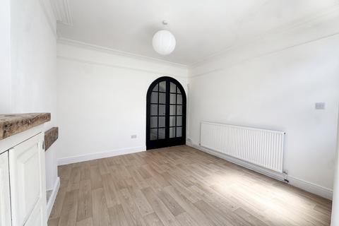 3 bedroom semi-detached house for sale, Kings Road, Loughborough LE12