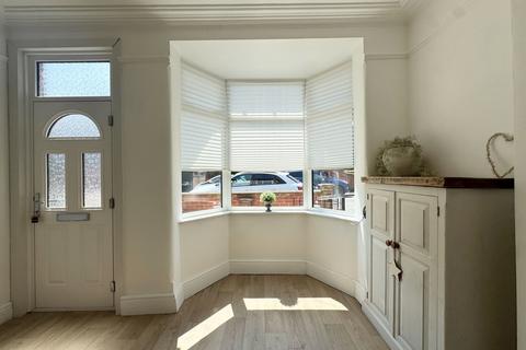3 bedroom semi-detached house for sale, Kings Road, Loughborough LE12
