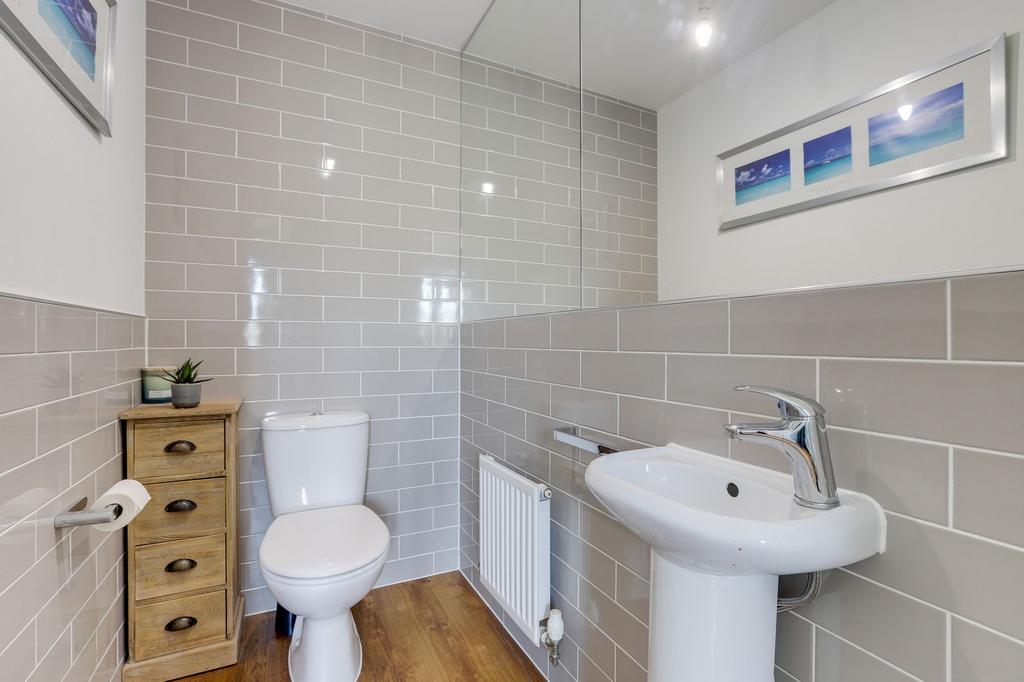 House in Ashfield, Broomhill, Hucknall - More