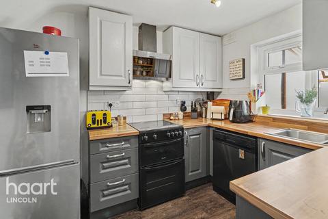 3 bedroom semi-detached house for sale, Falklands Close, Lincoln