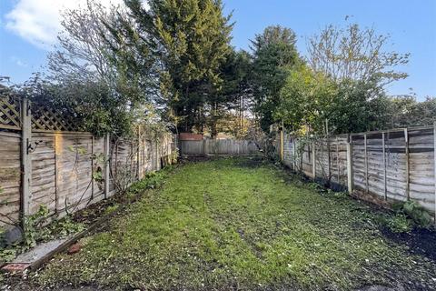 4 bedroom semi-detached house to rent, Alexandra Road, Croydon CR0