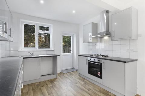 4 bedroom semi-detached house to rent, Alexandra Road, Croydon CR0