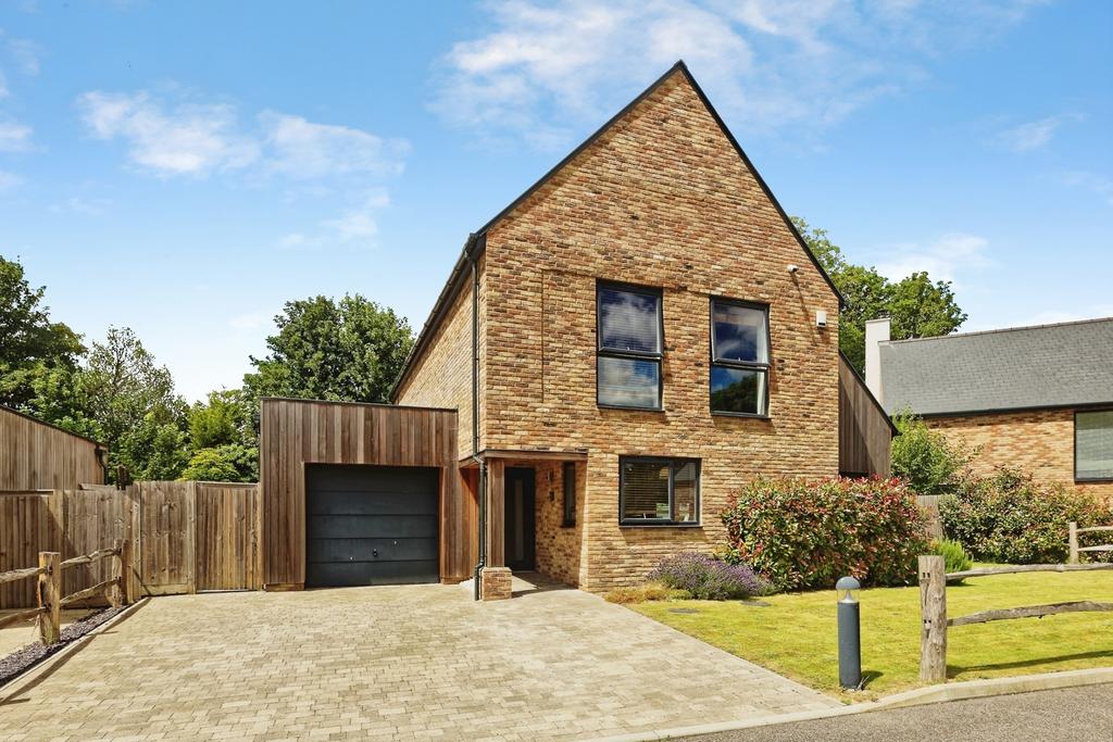 Detached house exterior, driveway, garage