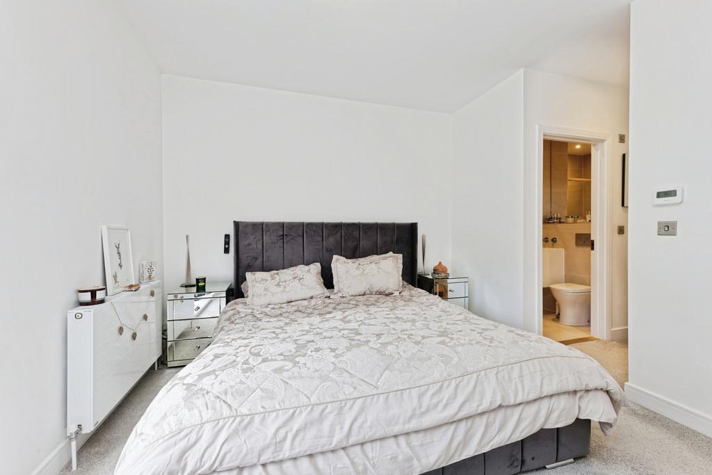 En suite bedroom, en suite