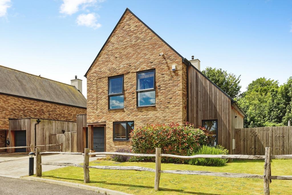Detached house exterior, driveway