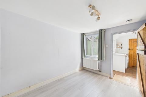 2 bedroom terraced house to rent, Mount Pleasant, Wokingham, Berkshire, RG41